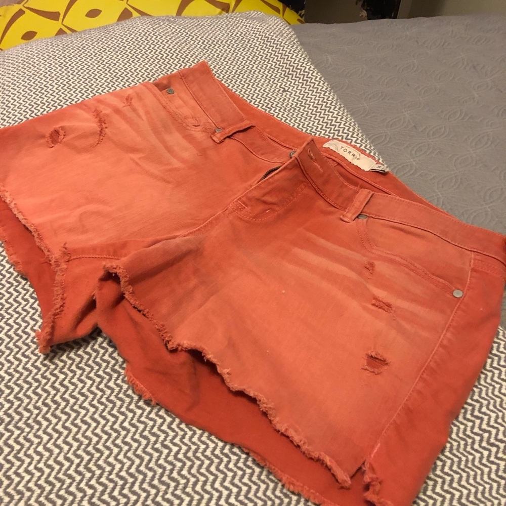 Torrid salmon shorts 💓